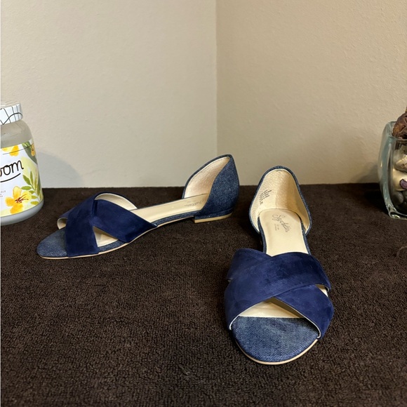 Pretty blue flats; very comfortable & cute; really nice open flats. - Picture 8 of 9